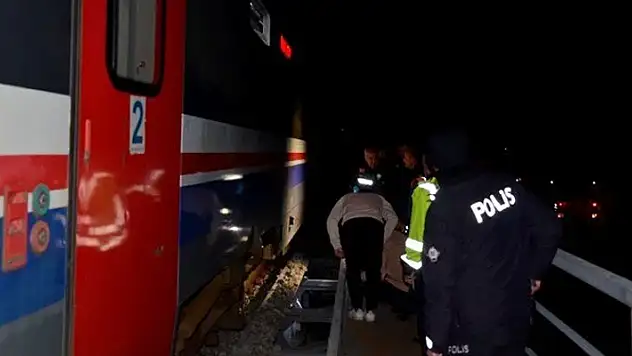 Aydın'da feci olay: Yolcu treninin altında kalan kişi öldü
