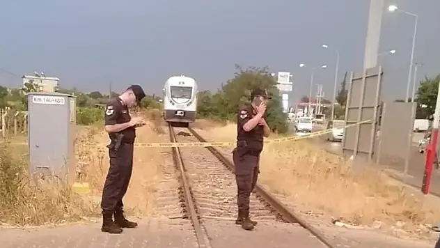 Aydın'da hemzemin geçitte kuzenlere tren çarptı: 1 ölü, 1 yaralı
