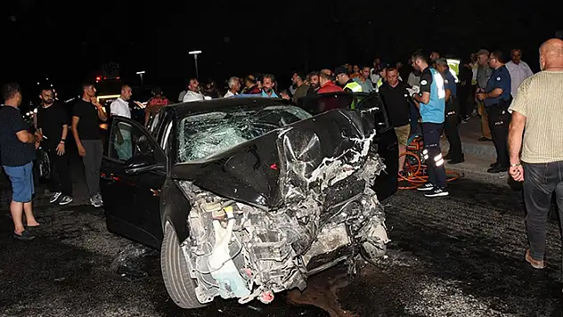 Aydın'da iki otomobilin çarpıştığı kazada 2'si çocuk 8 kişi yaralandı
