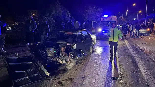 Aydın'da iki otomobilin çarpıştığı kazada 11 kişi yaralandı
