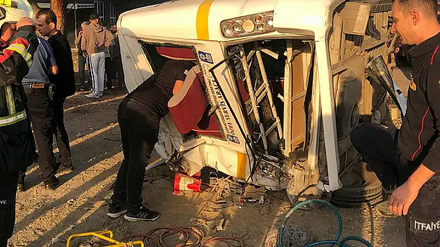 Aydın'da işçi minibüsüyle tanker çarpıştı: 12 yaralı
