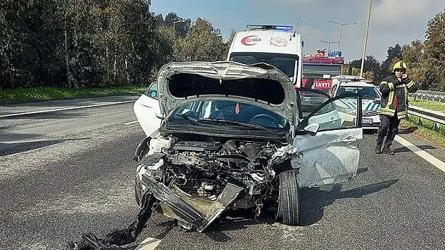 Aydın'da yaralıya müdahale etmek isteyen ambulans ekibine otomobil çarptı, 1 sağlıkçı öldü

