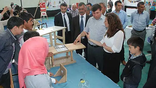 Aydıncık'taki öğrencilerden yıl sonu sergisi