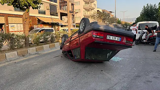 Aydın'da 15 yaşındaki gencin kullandığı otomobil takla attı
