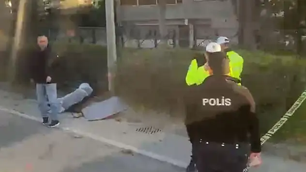 Aydınlatma direğine çarpan motosiklet sürücüsü hayatını kaybetti