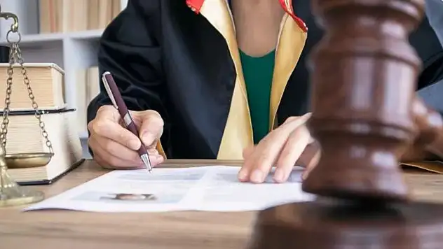 AYM, avukata reklam yasağı ihlali nedeniyle ceza verilmesini hak ihlali saymadı
