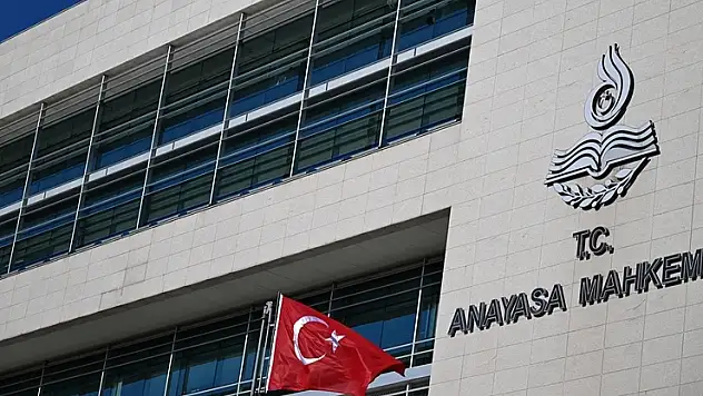 AYM, gümrük müşavirliği için 'yüz kızartıcı suç' düzenlemesini iptal etti