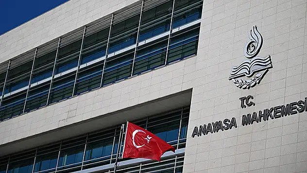 AYM, rapor alıp Bodrum'a tatile giden çalışanın iş akdinin feshini haklı buldu
