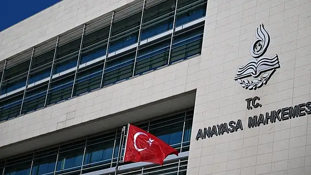 AYM'den işten çıkarıldığı için geçmişe dönük TİS'ten yararlandırılmayan işçi için ihlal kararı