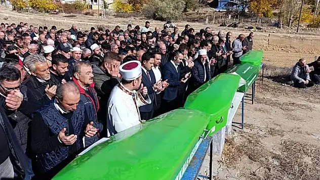 Aynı aileden 4 kişi, kazada yaşamını yitirdi
