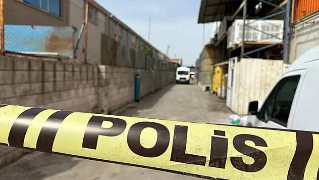 Aynı fabrikada çalıştığı arkadaşını öldürdükten sonra intihar etti
