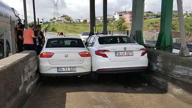 Aynı gişeden geçmek isteyince sıkışıp kaldılar