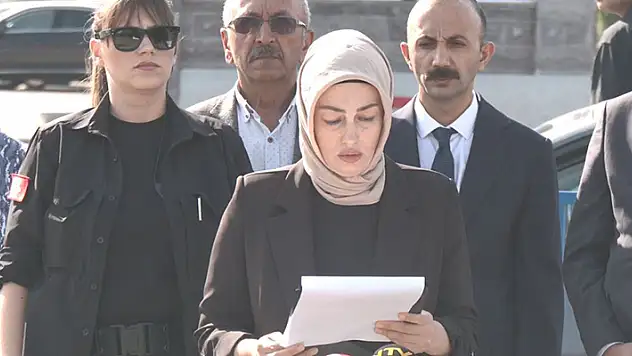 Ayşe Ateş: Bildiğim hiçbir şeyin sır kalmasını istemiyorum
