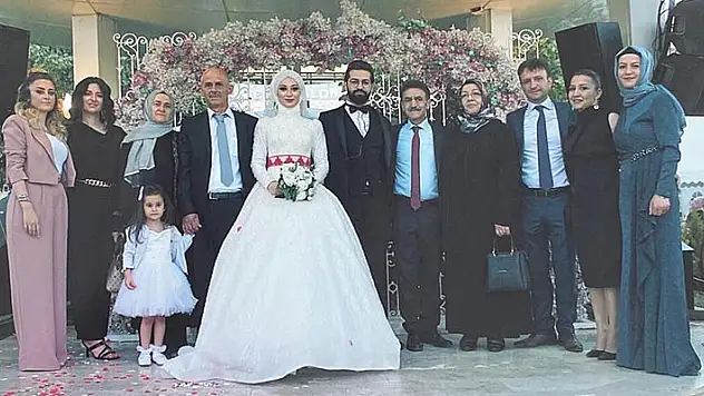 Ayşegül ve Mustafa dünya evine girdi