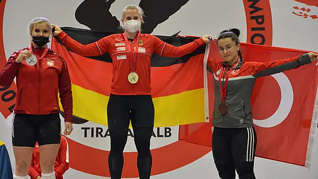 Aysel Özkan'dan bronz madalya