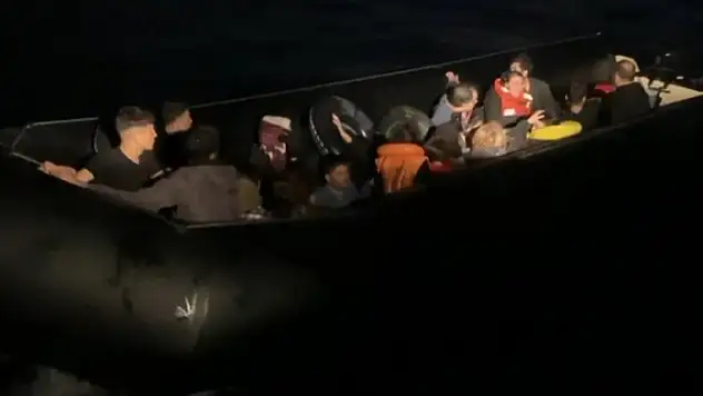 Ayvalık açıklarında 22 düzensiz göçmen yakalandı
