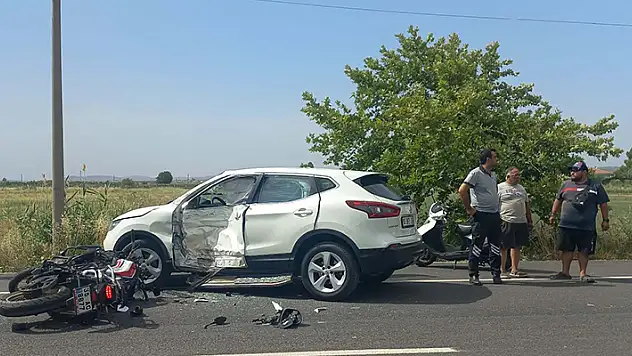 Ayvalık'ta otomobil ile çarpışan motosikletli öldü

