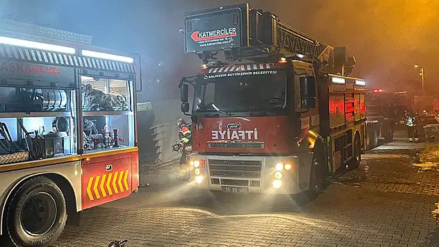 Ayvalık'ta zeytinyağı paketleme bölümündeki yangın söndürüldü