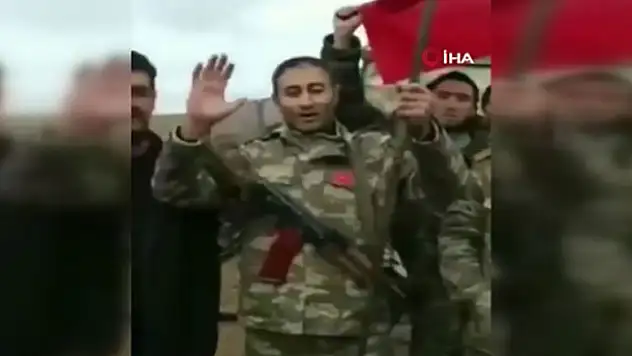 Azerbaycan askerleri, Karabağ'da 'Türkiye'nin şerefine' deyip Türk bayrağı dikti