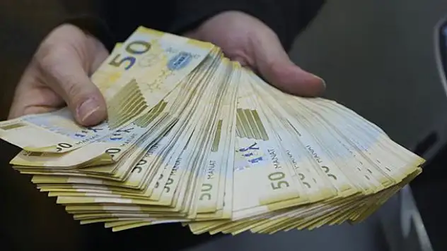 Azerbaycan'da devalüasyon oldu