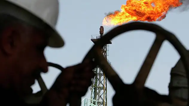 Azerbaycan da petrol üretimini donduracak