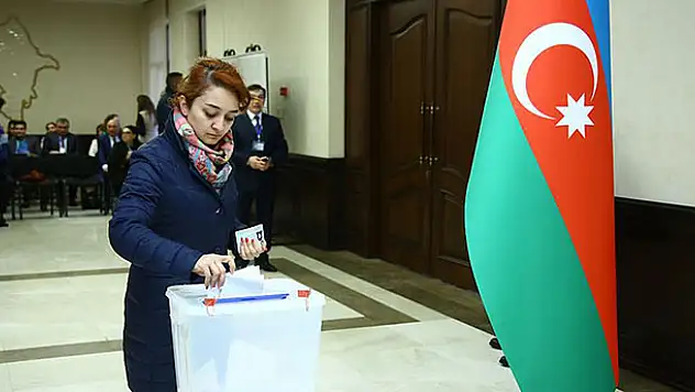 Azerbaycan'da resmi olmayan sonuçlara göre seçimin galibi Yeni Azerbaycan Partisi