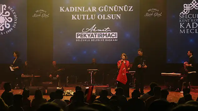 Azerbaycan Devlet Sanatçısı Azerin, Konya'da sahne aldı
