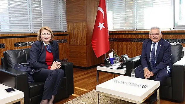 Azerbaycan'ın Ankara Büyükelçiliği Eğitim Müsteşarı Nesibova, Büyükkılıç'ı ziyaret etti
