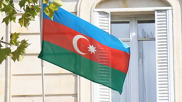 Azerbaycan'ın Tahran Büyükelçiliğine düzenlenen silahlı saldırıda 1 kişi hayatını kaybetti, 2 kişi yaralandı
