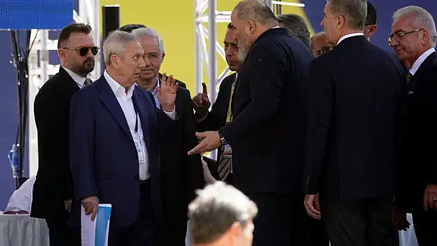 Aziz Yıldırım, kongreyi terk etti
