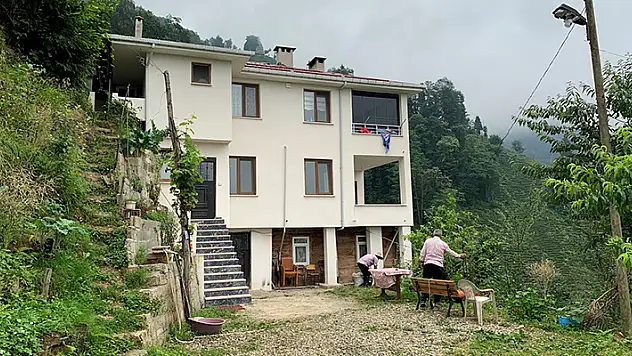 Baba evini yıkamayan 2 kardeş çözümü ev üstüne ev yapmakta buldu
