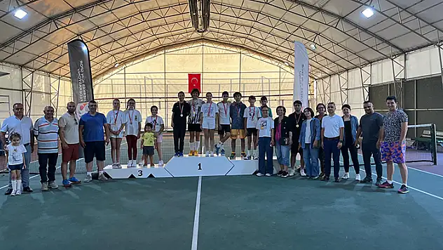 Babalar Günü Tenis Turnuvası sona erdi