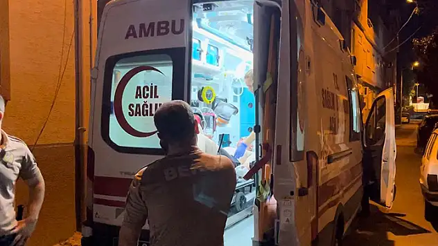 Babasına kızıp başını cama vurdu, hastanelik oldu
