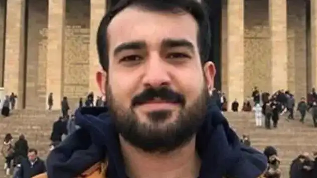 Babasını koronavirüsten kaybeden doktor isyan etti: 'Şu saatten sonra o maskeyi istediğiniz yere takabilirsiniz'