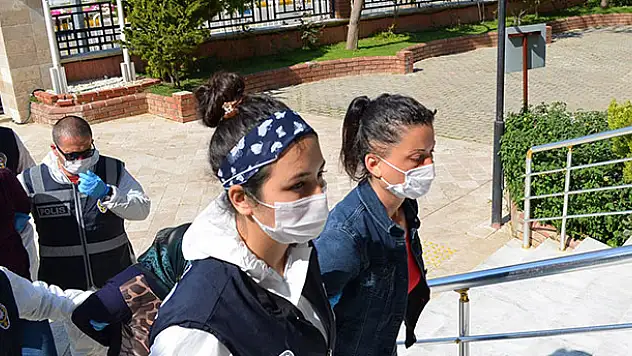 Babasını ve kardeşini gözlemenin içine koyduğu ilaçla zehirledi