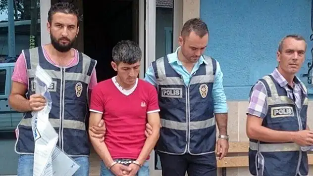 Babasının başına çekiçle vurarak öldürdü!