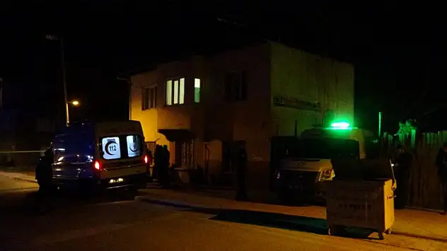 Babasının gözleri önünde tüfekle kendisini vurdu
