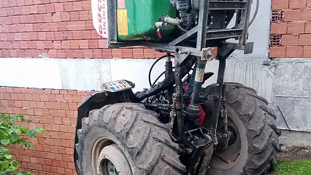Babasının kullandığı traktör evlerinin yanındaki boşluğa düştü Aysima öldü