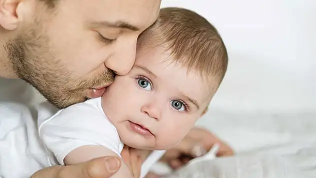 Babaya hem yarım gün izin hem de süt parası!