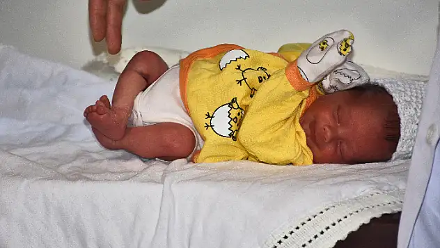 Bacağı gelişmeyen bebek Konya'da anne karnında lazerle ameliyat edildi
