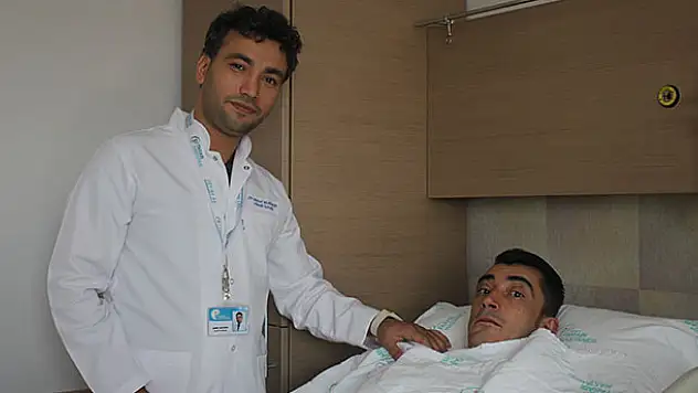 Bacağından alınan doku gözlerini açtı