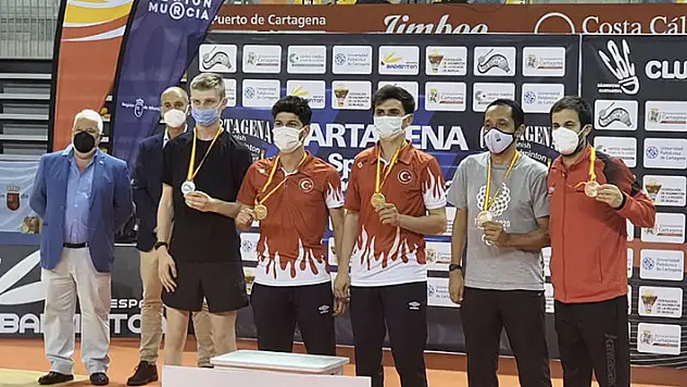 Badmintonda 5 madalya 