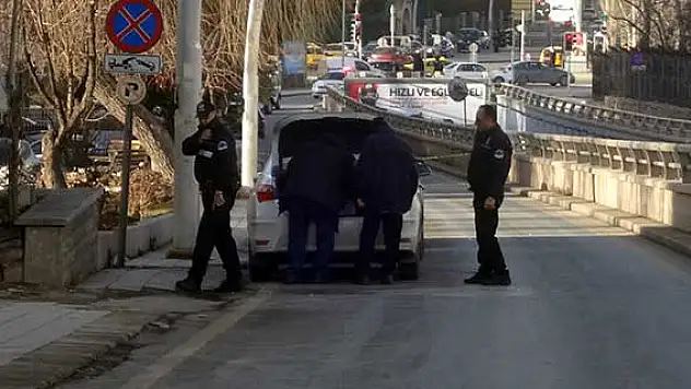 Bagajı açık unutulan araç yüzünden trafik kesildi