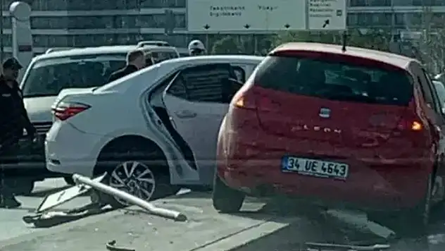 Bağcılar'da 5 araç birbirine girdi! 