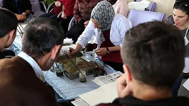 Bağımlı rehabilitasyonuna müzik ve ebru desteği