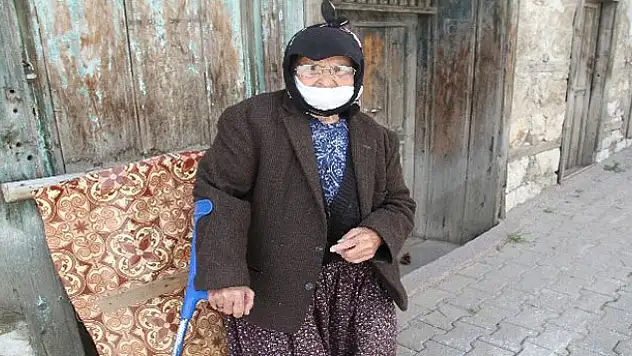 Bağkur emeklisi 93 yaşındaki kadından Mehmetçik Vakfı'na bağış