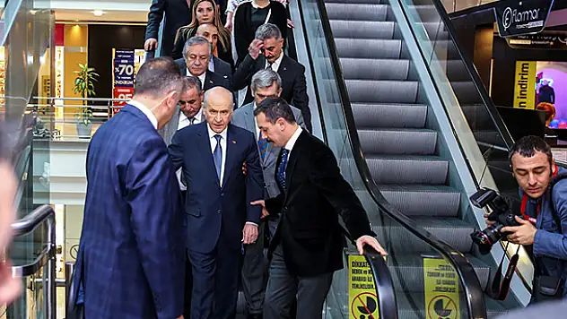 Bahçeli'den AVM ziyareti