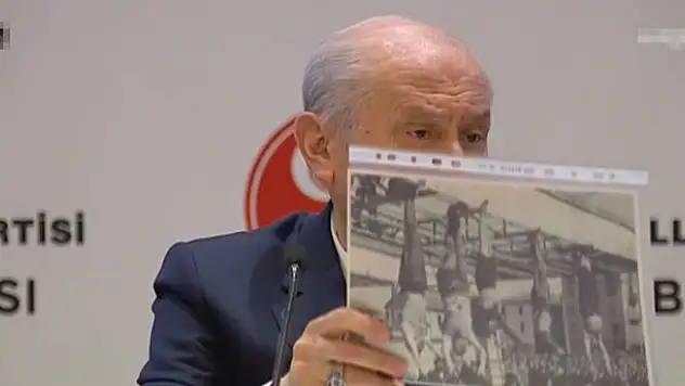 Bahçeli o fotoğrafı gösterip Metin Akpınar hakkında sert konuştu