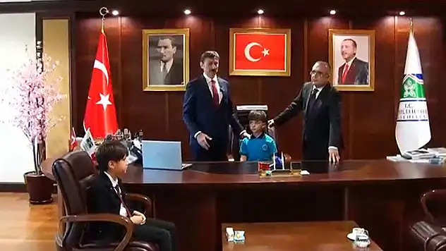 Bahçelievler Belediyesi'nde 23 Nisan töreni sırasında depreme yakalandılar