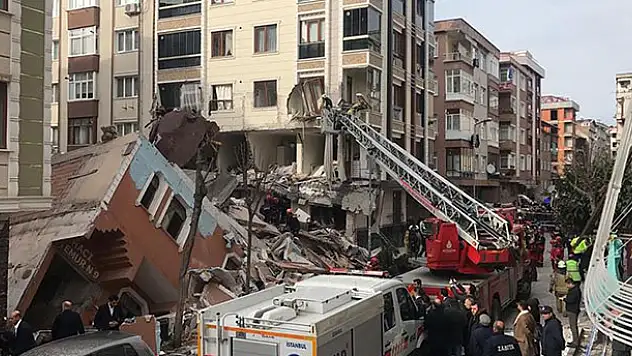 Bahçelievler'de boş bina çöktü